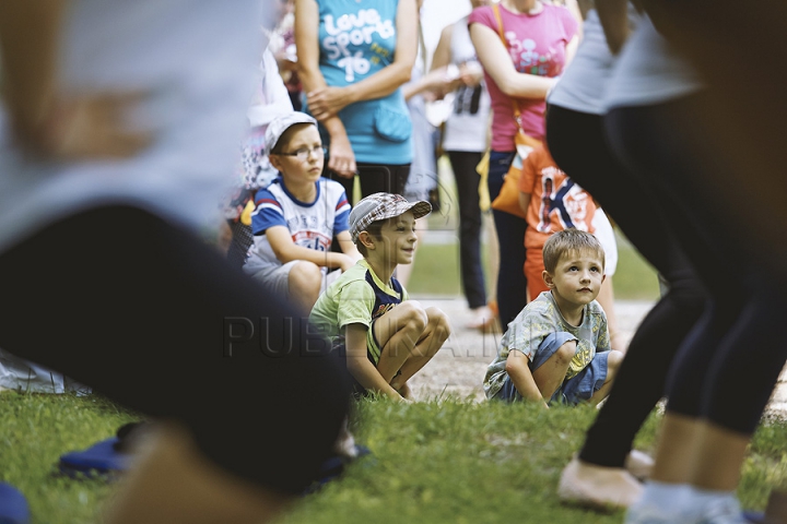 Campania Renaşte Moldova: Zeci de femei gravide au participat la o lecţie de sport (GALERIE FOTO)