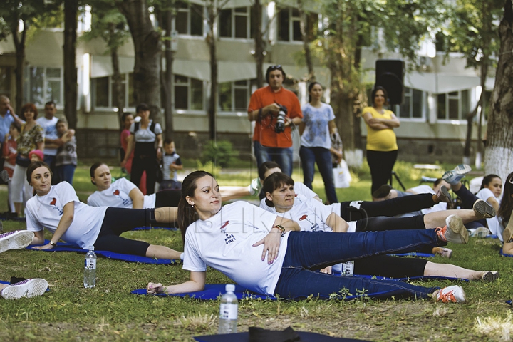 Campania Renaşte Moldova: Zeci de femei gravide au participat la o lecţie de sport (GALERIE FOTO)