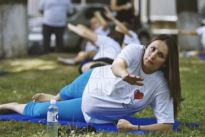 Campania Renaşte Moldova: Zeci de femei gravide au participat la o lecţie de sport (GALERIE FOTO)