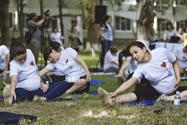 Campania Renaşte Moldova: Zeci de femei gravide au participat la o lecţie de sport (GALERIE FOTO)