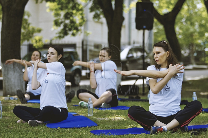 Campania Renaşte Moldova: Zeci de femei gravide au participat la o lecţie de sport (GALERIE FOTO)