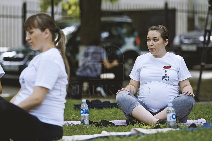 Campania Renaşte Moldova: Zeci de femei gravide au participat la o lecţie de sport (GALERIE FOTO)