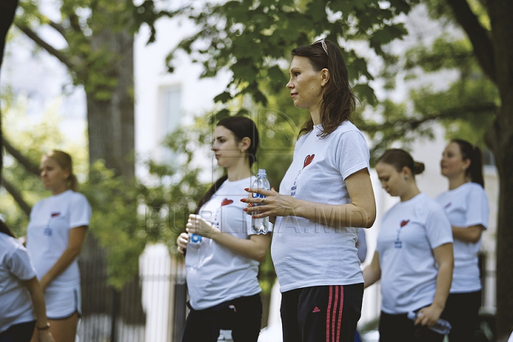 Campania Renaşte Moldova: Zeci de femei gravide au participat la o lecţie de sport (GALERIE FOTO)