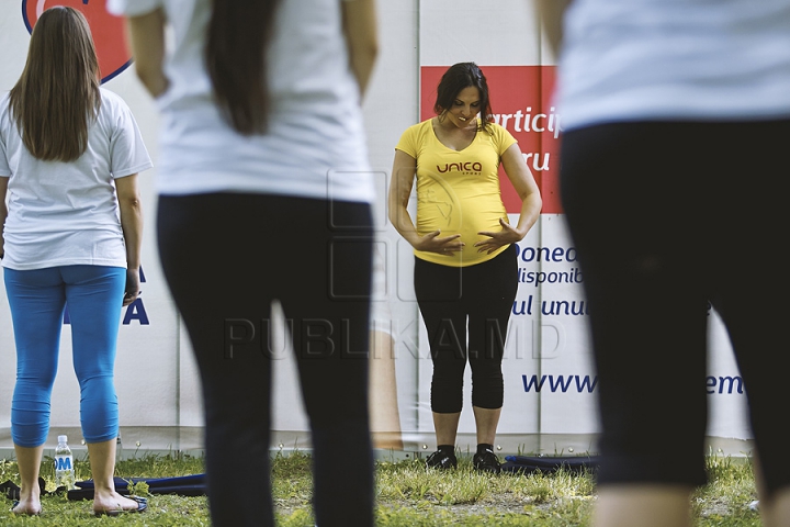 Campania Renaşte Moldova: Zeci de femei gravide au participat la o lecţie de sport (GALERIE FOTO)