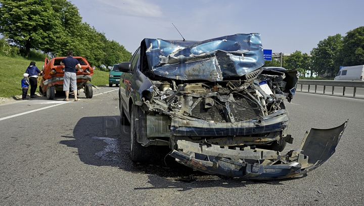 Weekend de groază: Nouă accidente rutiere, 11 persoane rănite şi zeci de şoferi prinşi beţi la volan