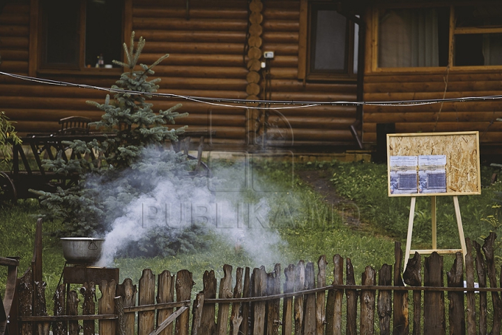 (GALERIE FOTO) Ziua pescarilor, sărbătorită la Chişinău. Profesioniştii au dezvăluit cum prind peşti mari