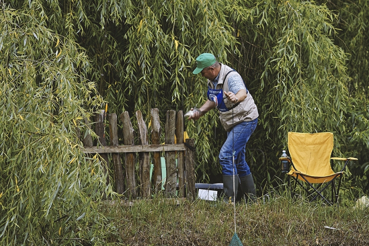 (GALERIE FOTO) Ziua pescarilor, sărbătorită la Chişinău. Profesioniştii au dezvăluit cum prind peşti mari