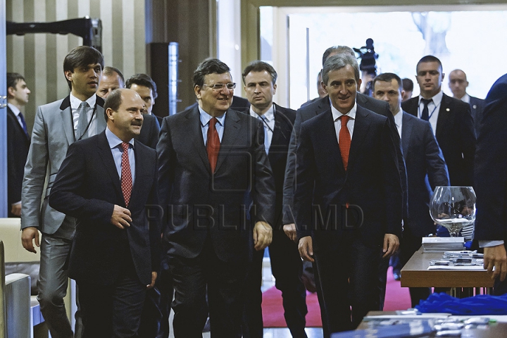 FOTO REPORT din spatele vizitei preşedintelui Comisiei Europene, Jose Manuel Barroso. Detalii care nu le vezi la TV