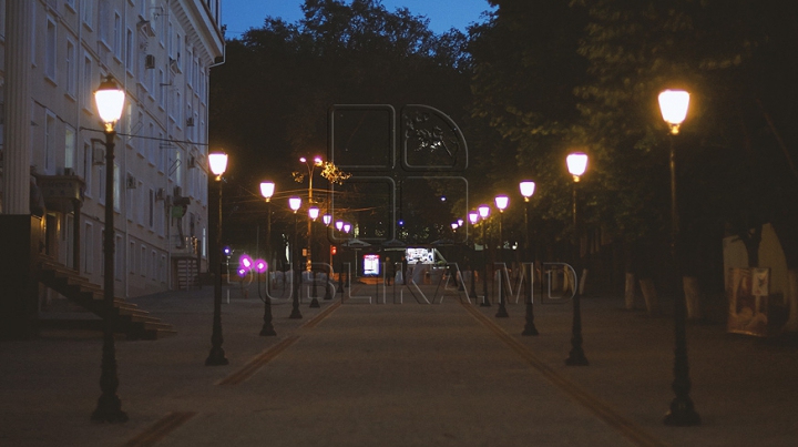 AȘA arată iluminatul de pe strada pietonală din Chișinău (GALERIE FOTO)