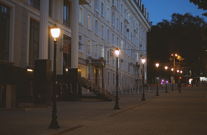 AȘA arată iluminatul de pe strada pietonală din Chișinău (GALERIE FOTO)