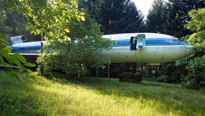 Impresionant! Un avion Boeing 727 a devenit locuinţa unui bărbat (GALERIE FOTO)