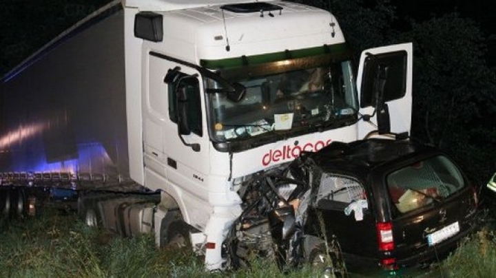 Accident tragic la Ştefan Vodă: Un şofer a murit pe loc, după ce un automobil s-a ciocnit cu un camion