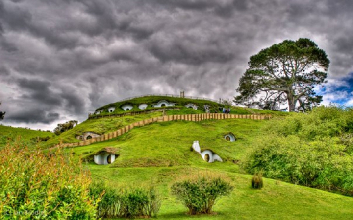 Satele de hobbiţi construite pentru două filme celebre, într-o GALERIE FOTO spectaculoasă