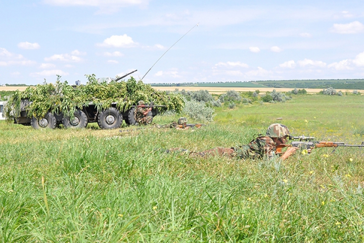 Dacii în acţiune. Militarii brigăzii de infanterie motorizată din Cahul au fost antrenaţi în demonstraţii tactice (FOTO/VIDEO)