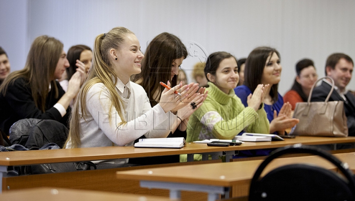 Tinerii din Moldova îşi vor putea face  studiile universitare și postuniversitare în Serbia