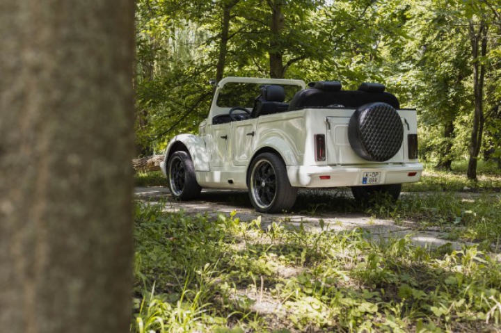 GAZ 69 cu motor de BMW. Istoria bijuteriei pe patru roţi care fură toate privirile (FOTO)