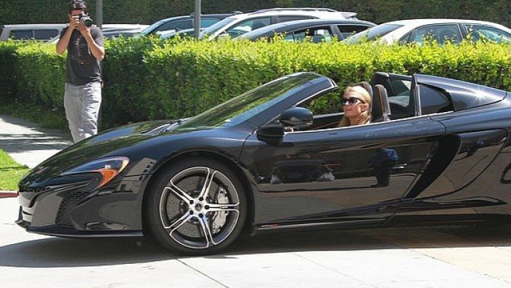 Paris Hilton şi-a cumpărat un nou automobil, care nu e roz şi are peste 600 de cai putere (FOTO)