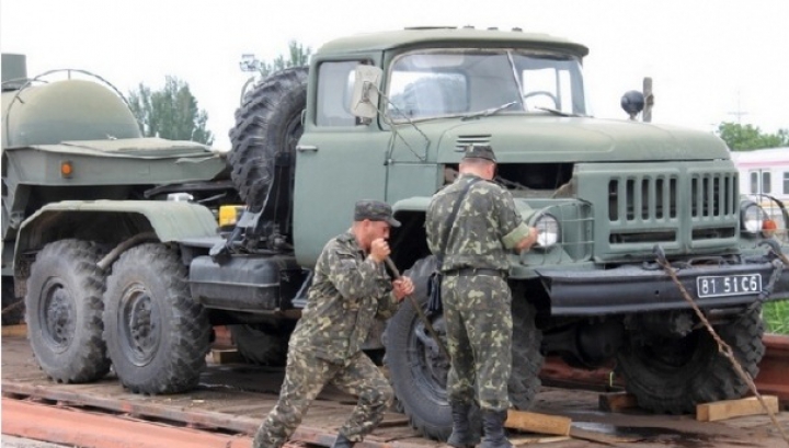 Ucrainenii şi-au pus mâinile în cap! Nu le-a venit să creadă cum arată tehnica militară returnată de ruşi din Crimeea (FOTO)