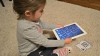 Specialiştii avertizează: Ce se întâmplă cu copiii care petrec mult timp în faţa gadgeturilor