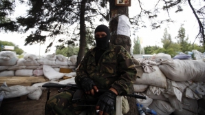 Separatiştii din Doneţk şi Lugansk au răpit 10 localnici şi peste 20 de automobile