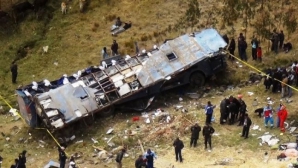 Accident grav în Peru: 18 oameni şi-au pierdut viaţa într-o prăpastie