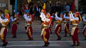 Musulmanii sărbătoresc festivalul Ramazan Bairam prin care marchează sfârşitul Ramadanului 