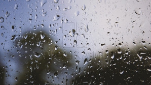 Meteorologii anunţă ploi de scurtă durată, cer variabil şi vânt moderat