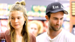 Solistul trupei "Maroon 5", Adam Levine, s-a căsătorit cu modelul Victoria's Secret Behati Prinsloo
