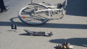 Un biciclist de 14 ani a fost GRAV RĂNIT în urma unui accident rutier