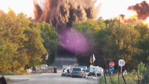 EXPLOZIE DE PROPORŢII! Momentul în care un pod din estul Ucrainei a fost aruncat în aer (VIDEO)