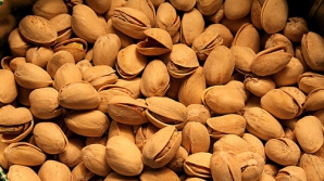 "Fisticuri cu aripi" într-un magazin din Chişinău. Un bărbat a rămas şocat când a văzut ce şi-a cumpărat (VIDEO)