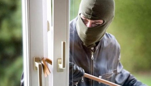  A vrut să jefuiască un magazin, dar s-a FĂCUT DE RÂS în toată lumea (VIDEO)