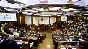 DECLARAŢII din Parlament: "Embargoul la fructe impus de Rusia este doar o decizie motivată politic"