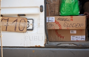 Surprize la frontieră! Ce au găsit vameşii în două microbuze care veneau din Italia (FOTO)