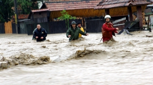 ''Nu mai avem nimic în casă''. Mai multe localităţi din România au fost măturate de puhoaie (VIDEO)