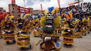 Dansuri colorate în Bolivia. Organizatorii nu s-au aşteptat la atâta popularitate
