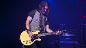 Actorul Johnny Depp şi-a surprins fanii cu o melodie interpretată la chitară (VIDEO)