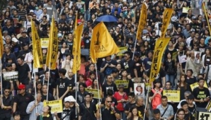 Aproape 200 de protestatari au fost reţinuţi la Hong Kong