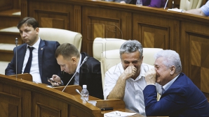 REPLICI TĂIOASE în Parlament! Guţu îi sugerează lui Reidman să dea citate "în calitate de evreu", dar este numită fascistă (VIDEO)