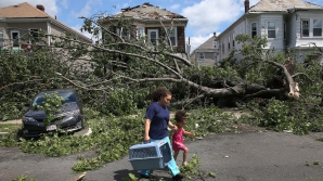 Natura s-a dezlănţuit pe coasta de est a SUA, iar canicula face victime în Japonia