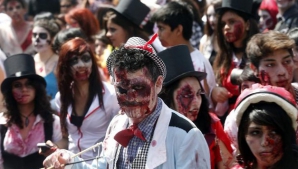 Sute de oameni, atacaţi de zombi într-un parc din Moscova