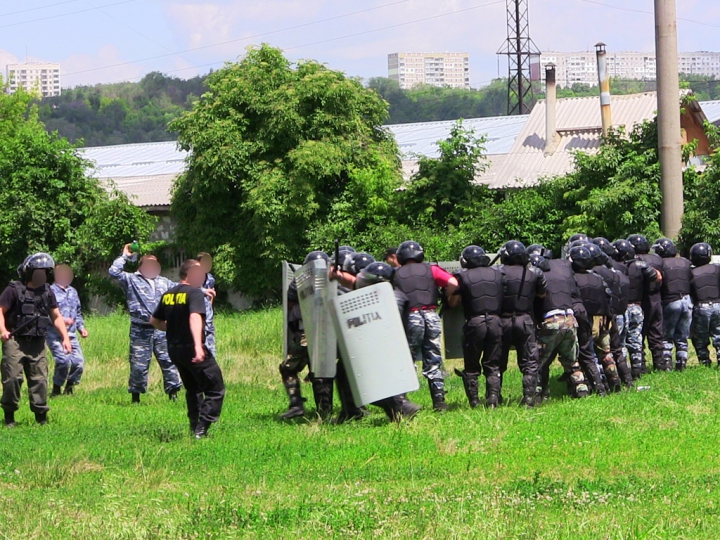 O lună în şcoala antitero de la SIS. Ce au învăţat reprezentanţii instituţiilor de forţă din Moldova (FOTO)