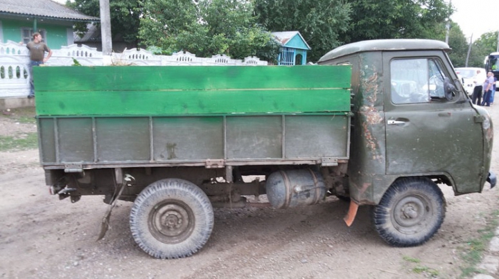 Focuri de armă la graniţă! Poliţia de frontieră i-a reţinut pe trei moldoveni care au refuzat să oprească maşina (FOTO)