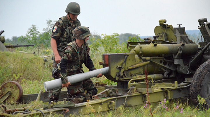 Trageri de artilerie la Bălţi! Armata naţională testează muniţiile şi capacitatea de funcţionare a armamentului (FOTO)