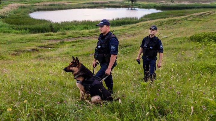 Descoperire PERICULOASĂ la hotar cu România. Poliţia de Frontieră a fost ALERTATĂ de câţiva bărbaţi speriaţi (FOTO)