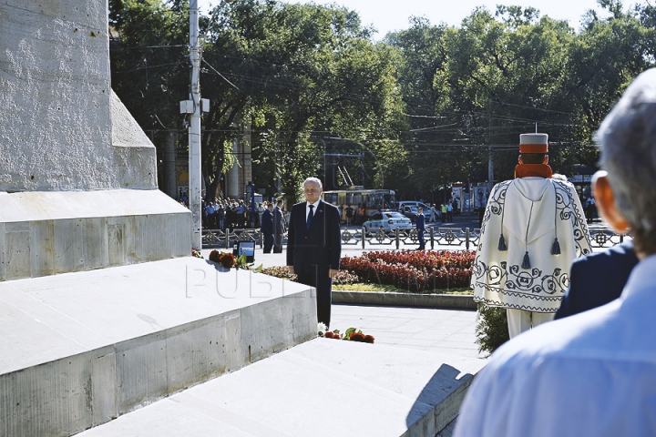 Omagiu pentru Ştefan cel Mare. Conducerea ţării a cinstit memoria marelui domnitor printr-o ceremonie de depuneri de flori (GALERIE FOTO)