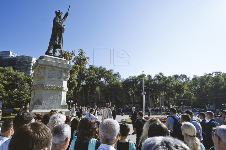 Omagiu pentru Ştefan cel Mare. Conducerea ţării a cinstit memoria marelui domnitor printr-o ceremonie de depuneri de flori (GALERIE FOTO)