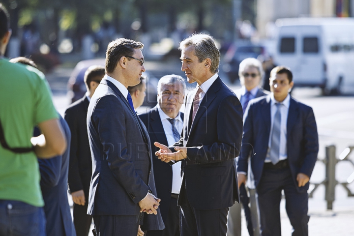 Omagiu pentru Ştefan cel Mare. Conducerea ţării a cinstit memoria marelui domnitor printr-o ceremonie de depuneri de flori (GALERIE FOTO)