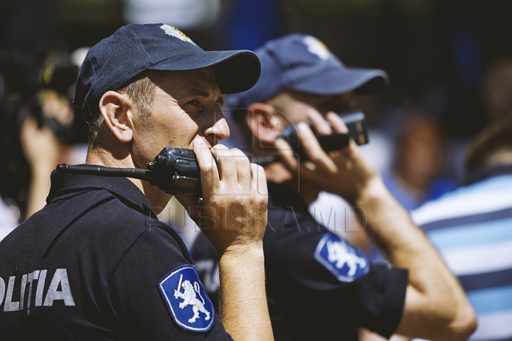 "Oda Bucuriei" în faţa Parlamentului. Mii de oameni au salutat ratificarea Acordului de Asociere cu UE