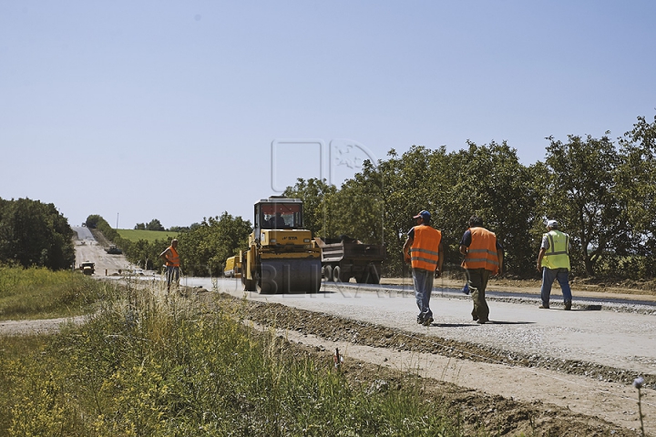 Ministerul Transporturilor insistă ca drumul Orhei-Rezina să fie finisat până la sfârşitul anului (GALERIE FOTO)
